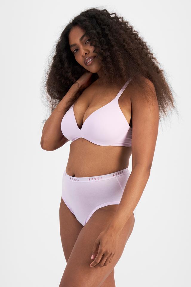 Cassaera (She/Her) wears size 14 and is 180cm tall with 107cm chest and 82cm waist