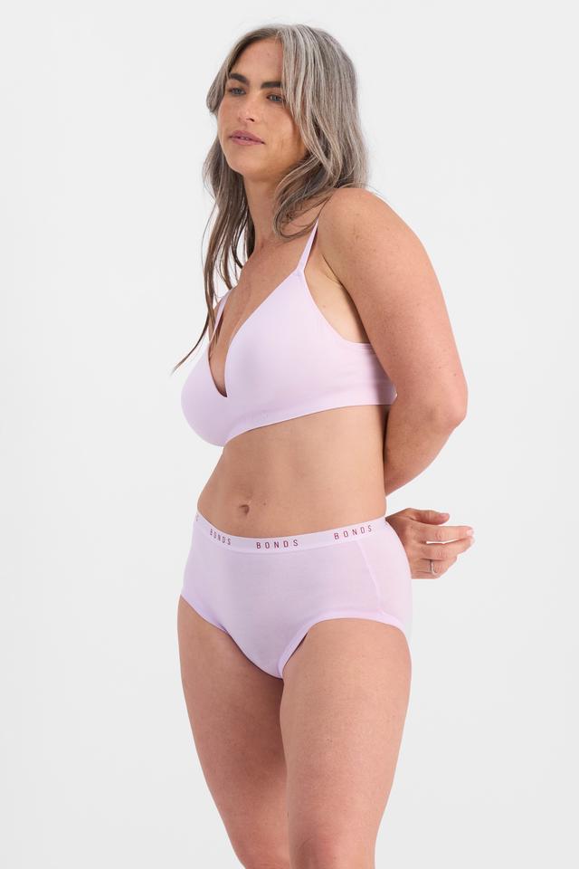 Kiah (She/Her) wears size 10 and is 165cm tall with 89cm chest and 66cm waist