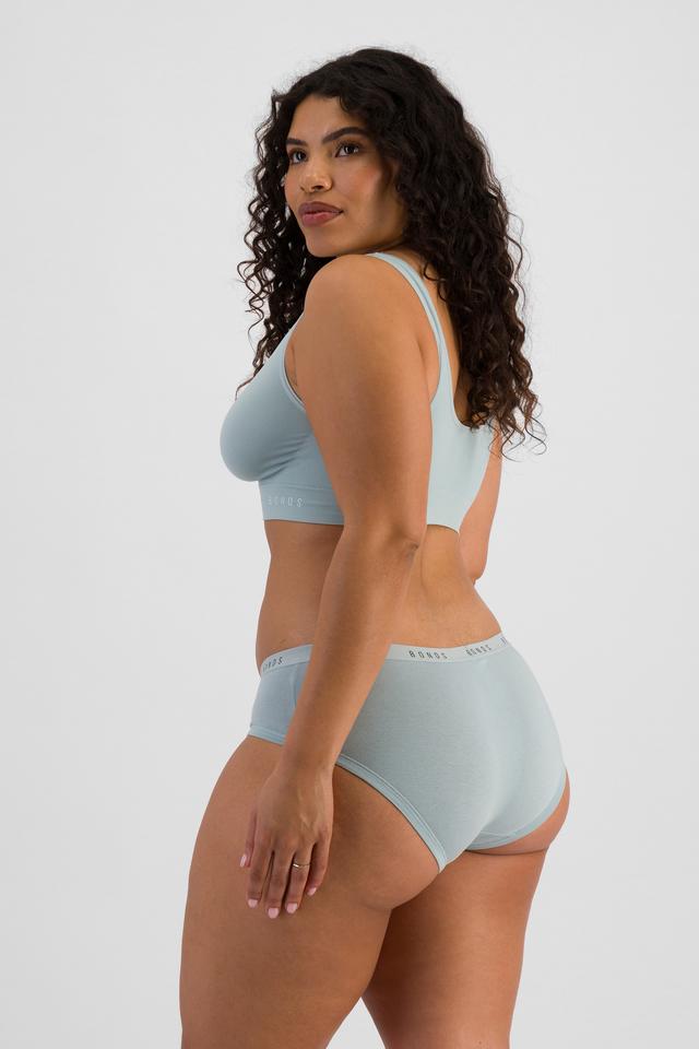 Laura (She/Her) wears size 14 and is 165cm tall with 94cm chest and 76cm waist