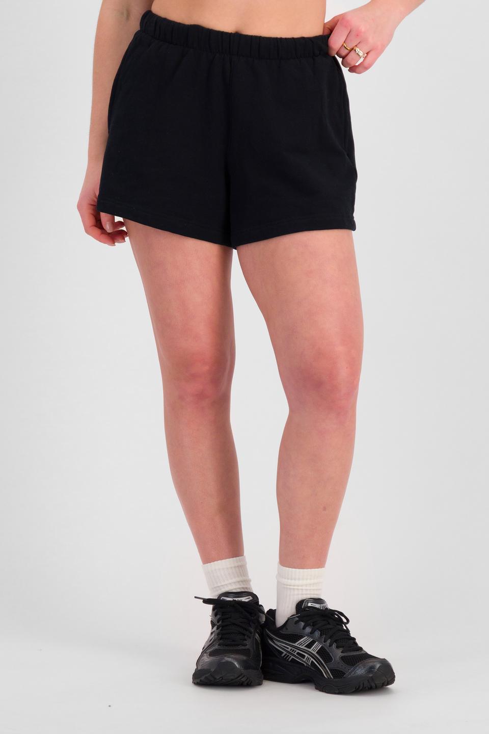 Sienna (She/Her) wears size S and is 164cm tall with cm chest and 71cm waist