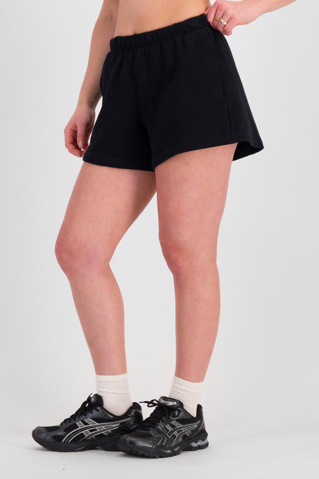 Sienna (She/Her) wears size S and is 164cm tall with cm chest and 71cm waist