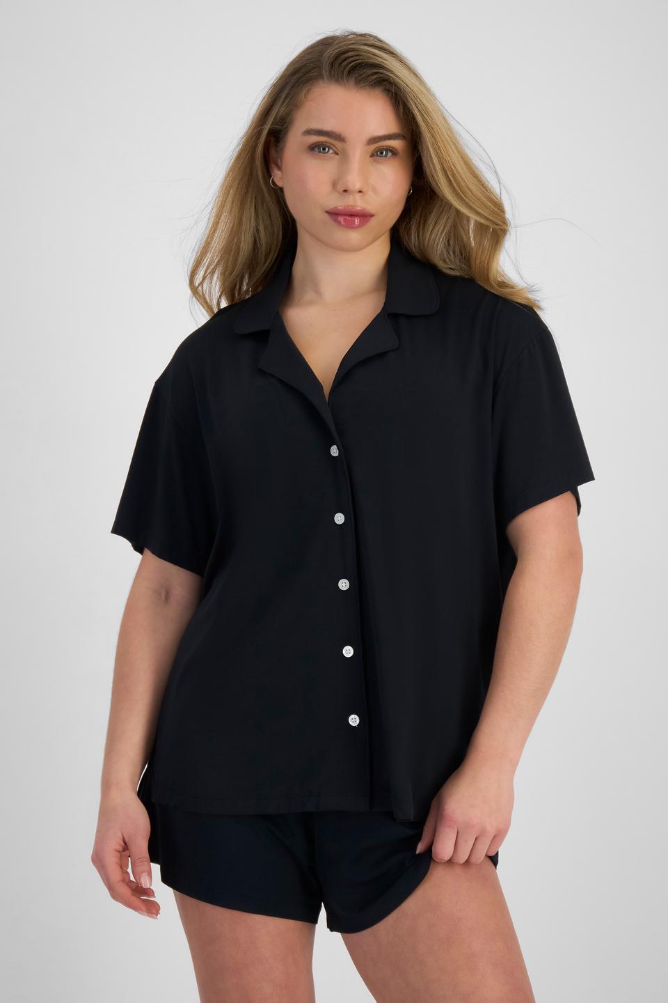 Sienna (She/Her) wears size S and is 164cm tall with cm chest and 71cm waist