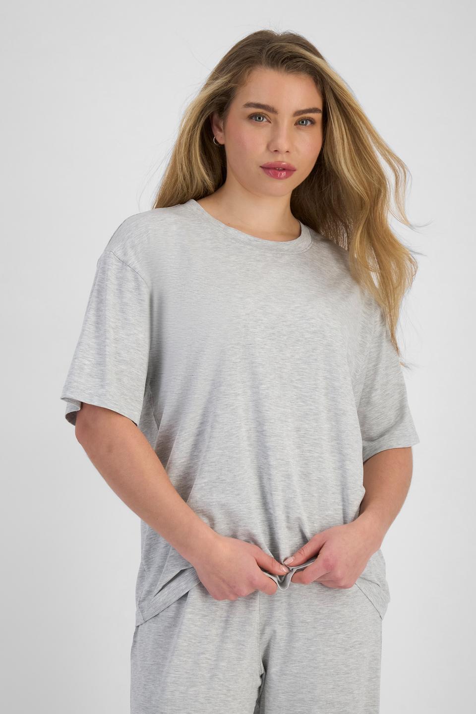 Sienna (She/Her) wears size S and is 164cm tall with cm chest and 71cm waist