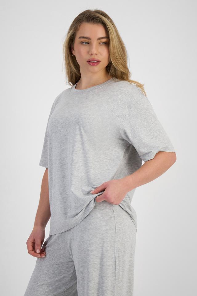 Sienna (She/Her) wears size S and is 164cm tall with cm chest and 71cm waist