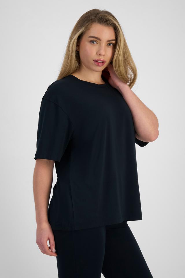 Sienna (She/Her) wears size S and is 164cm tall with cm chest and 71cm waist