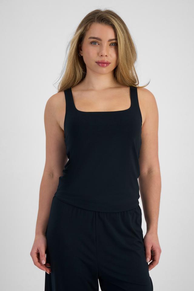 Sienna (She/Her) wears size S and is 164cm tall with cm chest and 71cm waist