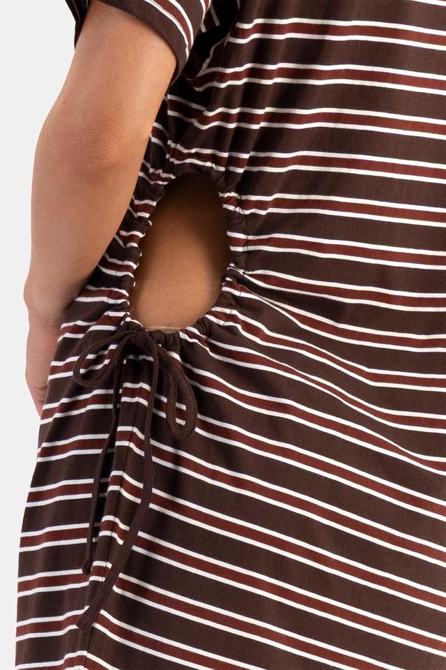 Sasha (She/Her) wears size S and is 175cm tall with 81cm chest and 64cm waist
