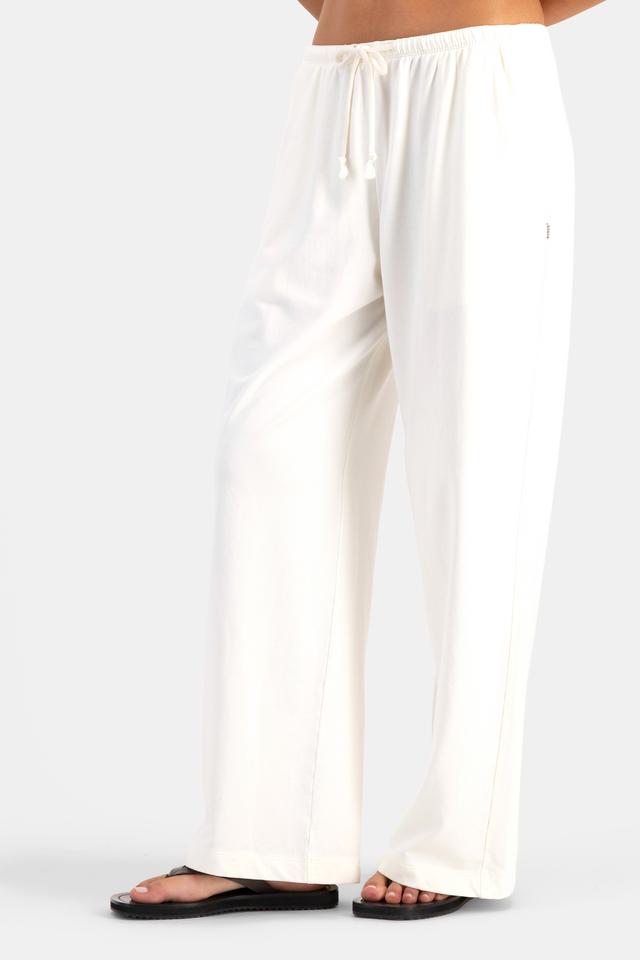 Sasha (She/Her) wears size S and is 175cm tall with 81cm chest and 64cm waist