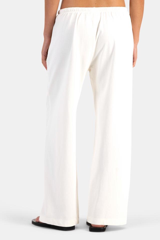 Sasha (She/Her) wears size S and is 175cm tall with 81cm chest and 64cm waist