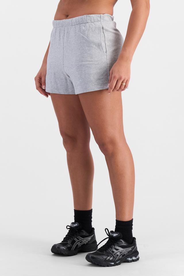 Olivia (She/Her) wears size S and is 176cm tall