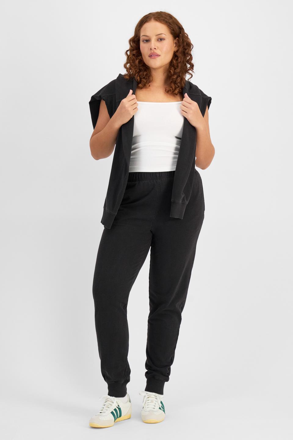 Cameron (She/Her) wears size L and is 179cm tall with 91cm chest and 74cm waist