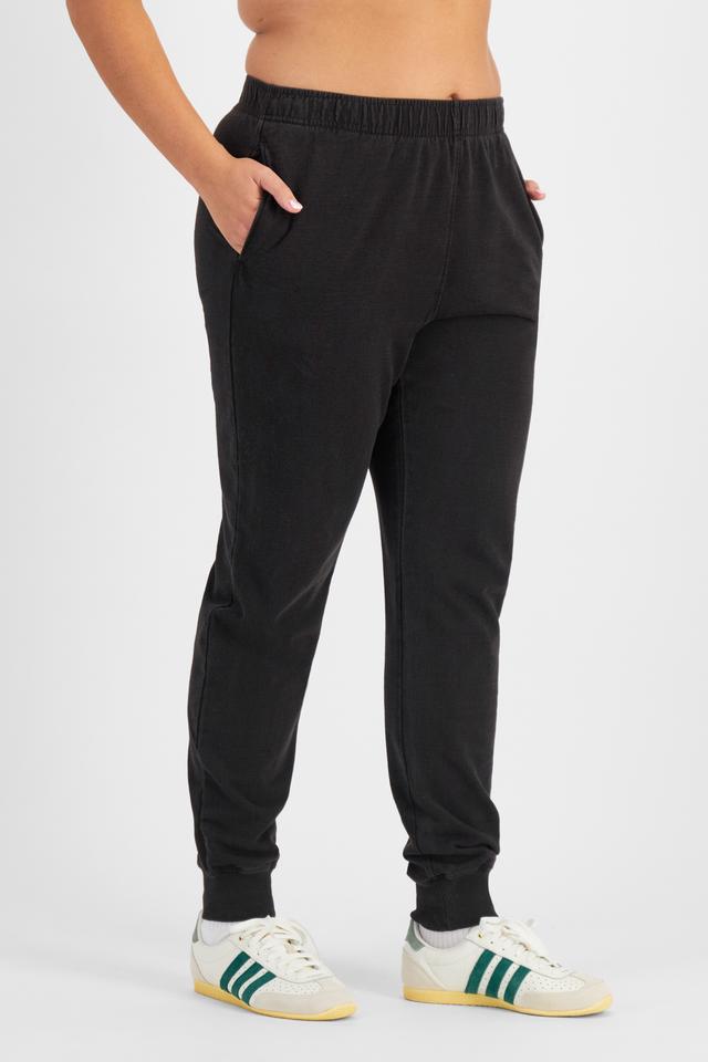 Cameron (She/Her) wears size L and is 179cm tall with 91cm chest and 74cm waist