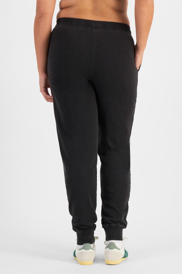 Cameron (She/Her) wears size L and is 179cm tall with 91cm chest and 74cm waist
