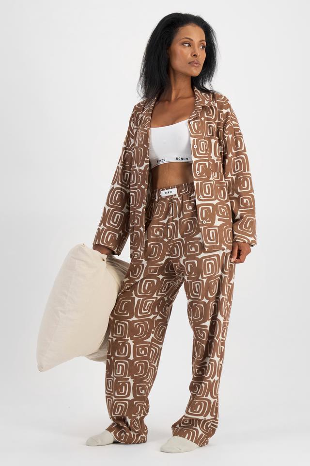 Senait (She/Her) wears size S and is 162cm tall with 79cm chest and 60cm waist
