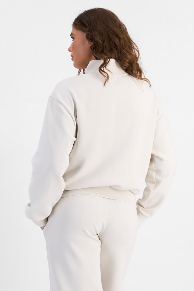 Olivia (She/Her) wears size S and is 176cm tall with cm chest and cm waist