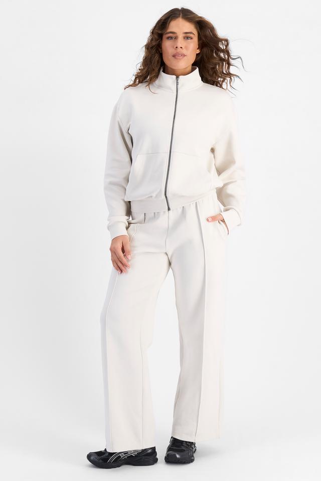 Olivia (She/Her) wears size S and is 176cm tall with cm chest and cm waist