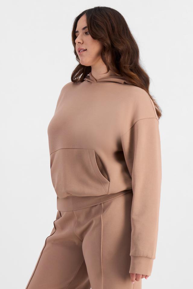 Bella (She/Her) wears size L and is 173cm tall with 95cm chest and 77cm waist