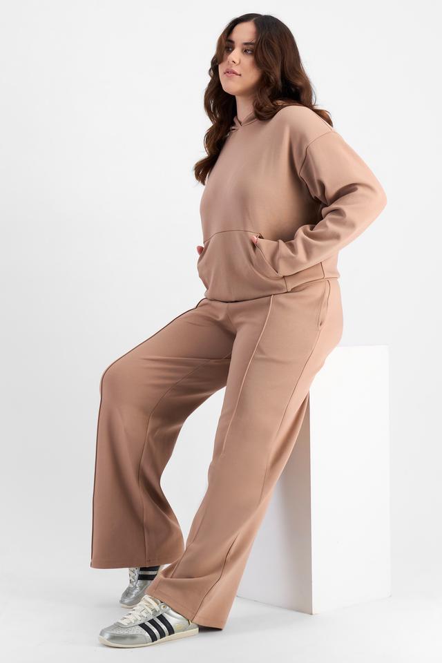 Bella (She/Her) wears size L and is 173cm tall with 95cm chest and 77cm waist