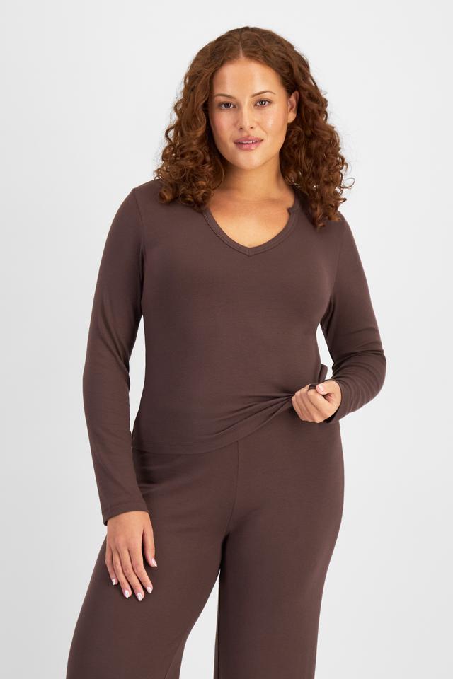 Cameron (She/Her) wears size L and is 179cm tall with 91cm chest and 74cm waist