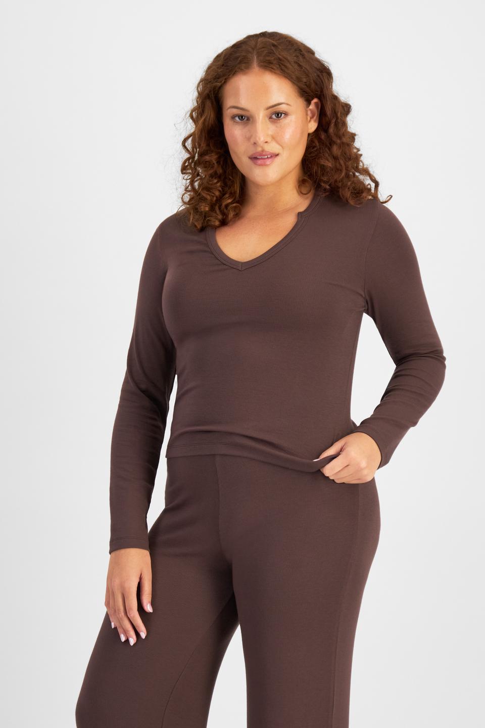 Cameron (She/Her) wears size L and is 179cm tall with 91cm chest and 74cm waist