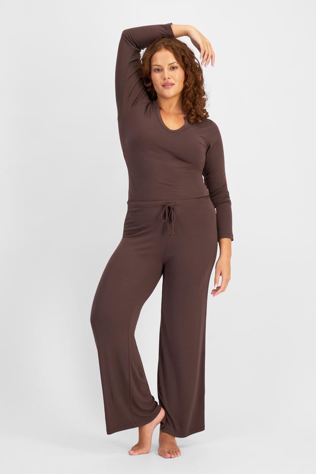 Cameron (She/Her) wears size L and is 179cm tall with 91cm chest and 74cm waist