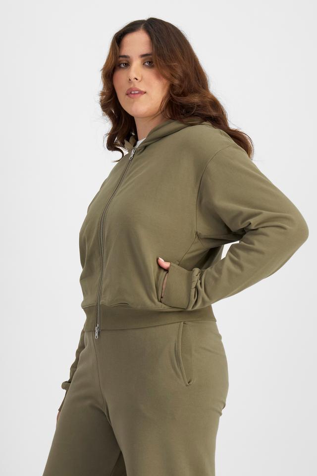 Bella (She/Her) wears size L and is 173cm tall with 95cm chest and 77cm waist