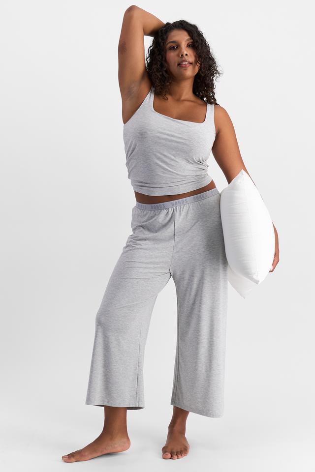Camryn (She/Her) wears size S and is 106cm tall with 95cm chest and 74cm waist