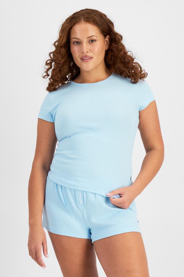 Cameron (She/Her) wears size L and is 179cm tall with 91cm chest and 74cm waist