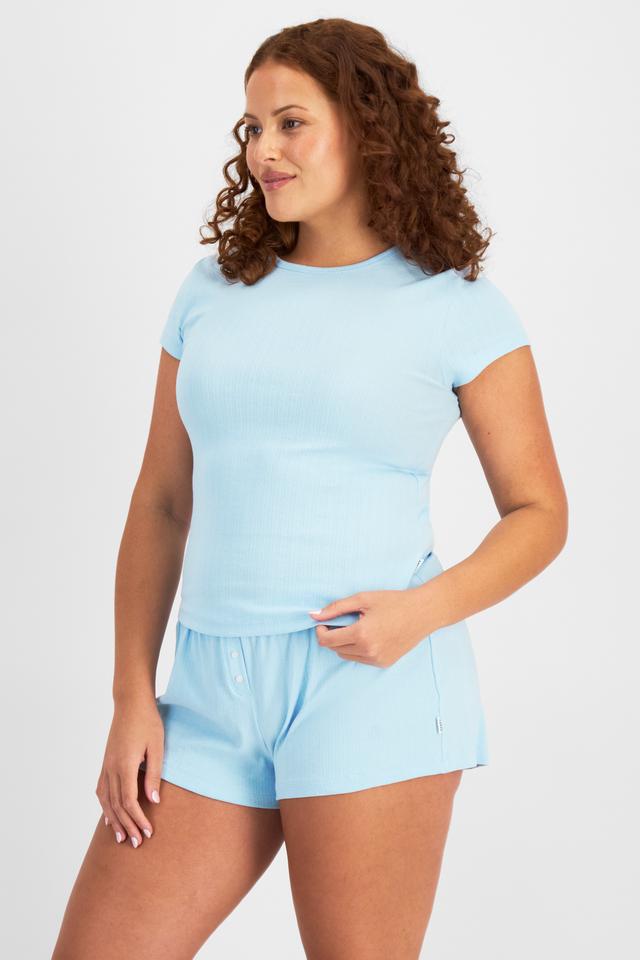Cameron (She/Her) wears size L and is 179cm tall with 91cm chest and 74cm waist