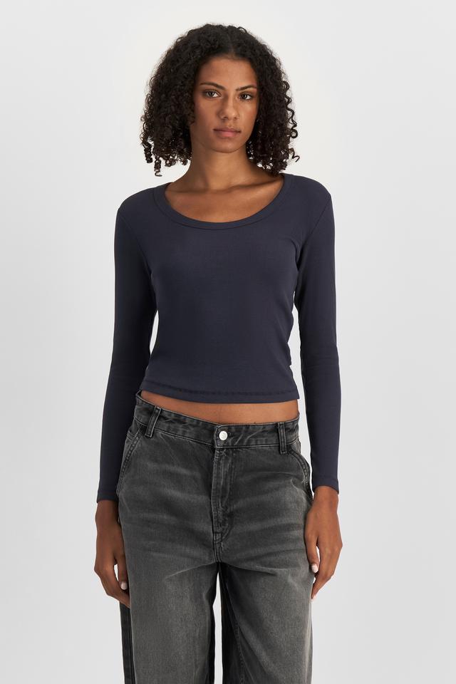 Norway (She/Her) wears size S and is 178cm tall with 82cm chest and 69cm waist