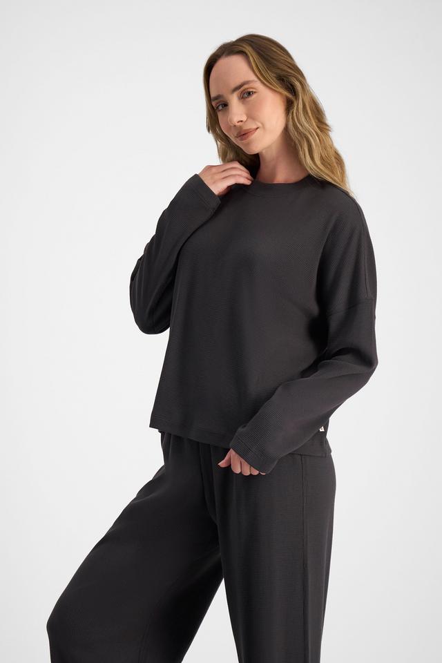 Mikaela (She/Her) wears size S and is 177cm tall with 89cm chest and 66cm waist