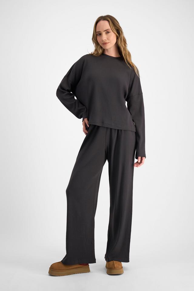 Mikaela (She/Her) wears size S and is 177cm tall with 89cm chest and 66cm waist