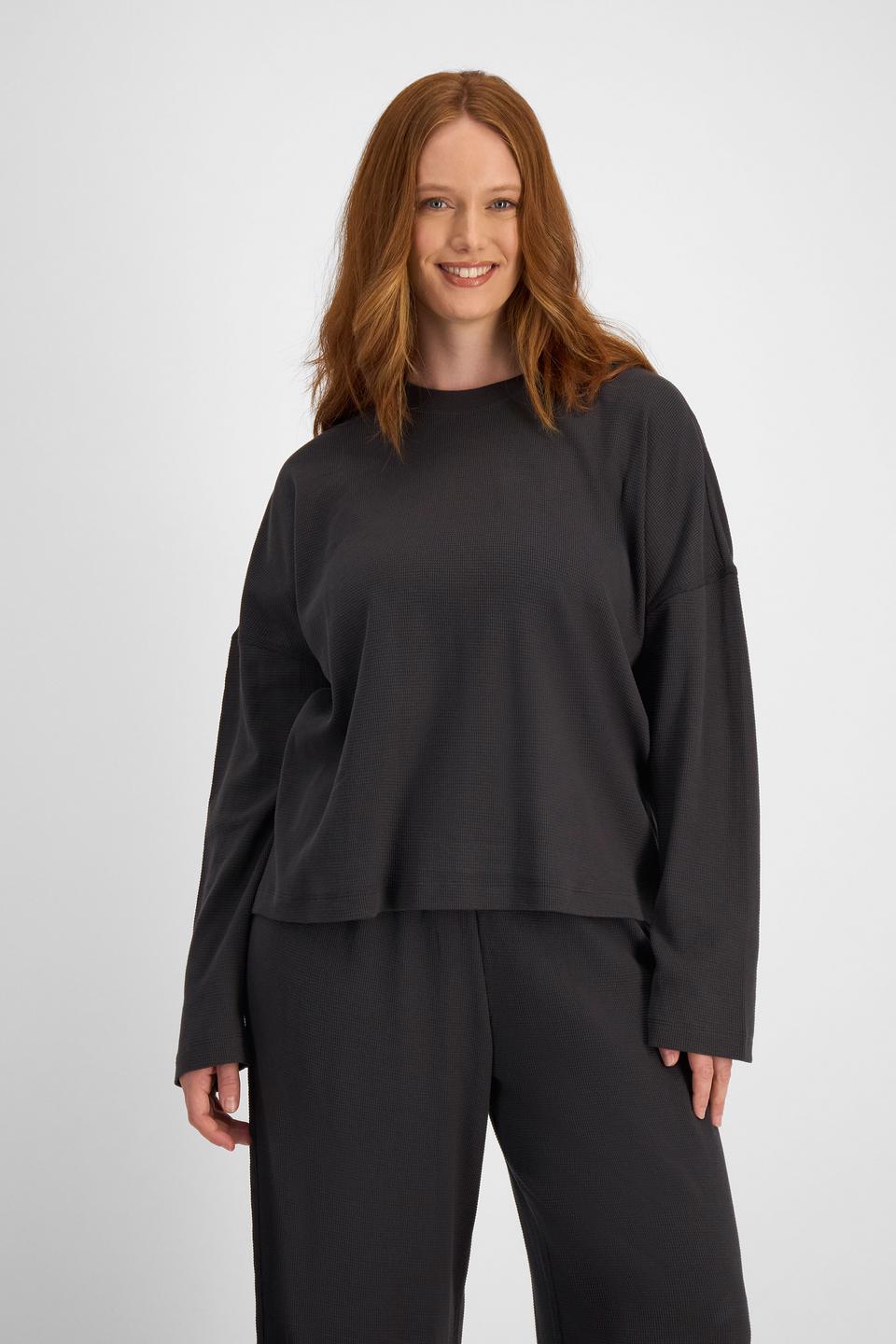 Martine (She/Her) wears size L and is 175cm tall with 82cm chest and 76cm waist