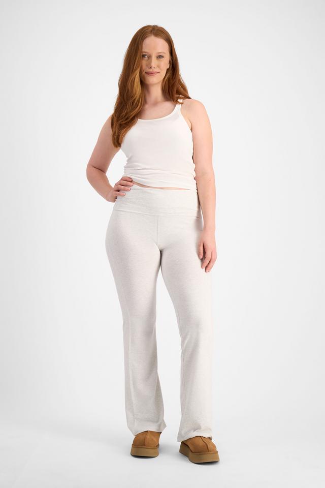 Martine (She/Her) wears size L and is 175cm tall with 82cm chest and 76cm waist