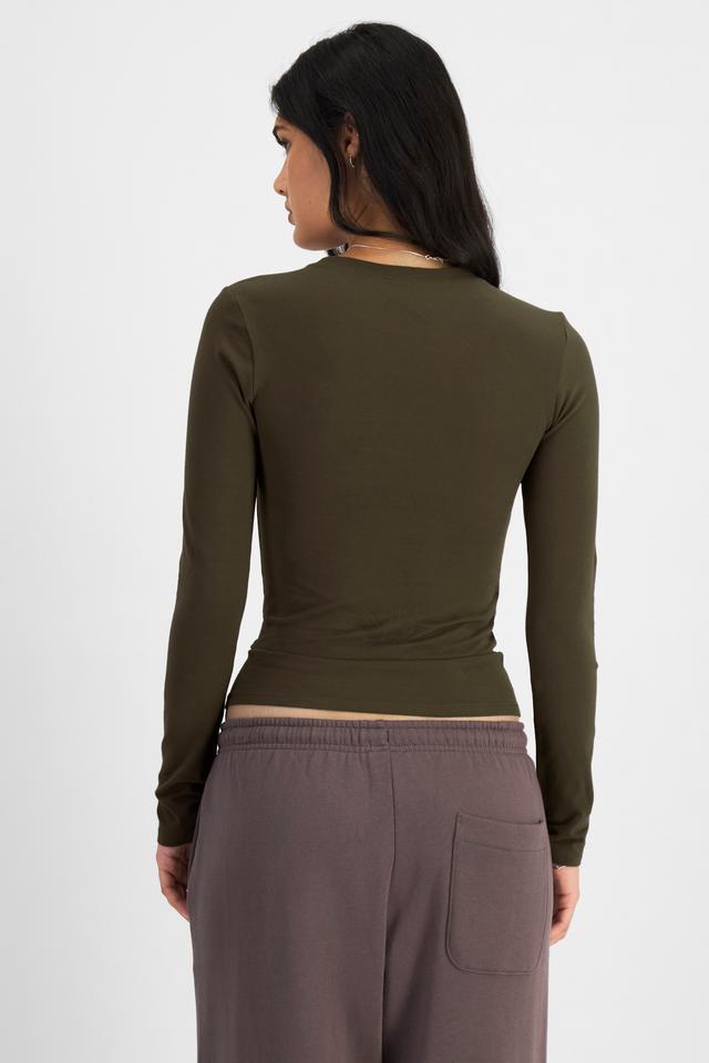Tiana (She/Her) wears size S and is 176cm tall