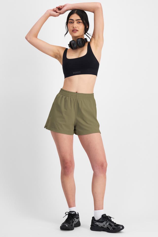 Tiana (She/Her) wears size S and is 176cm tall