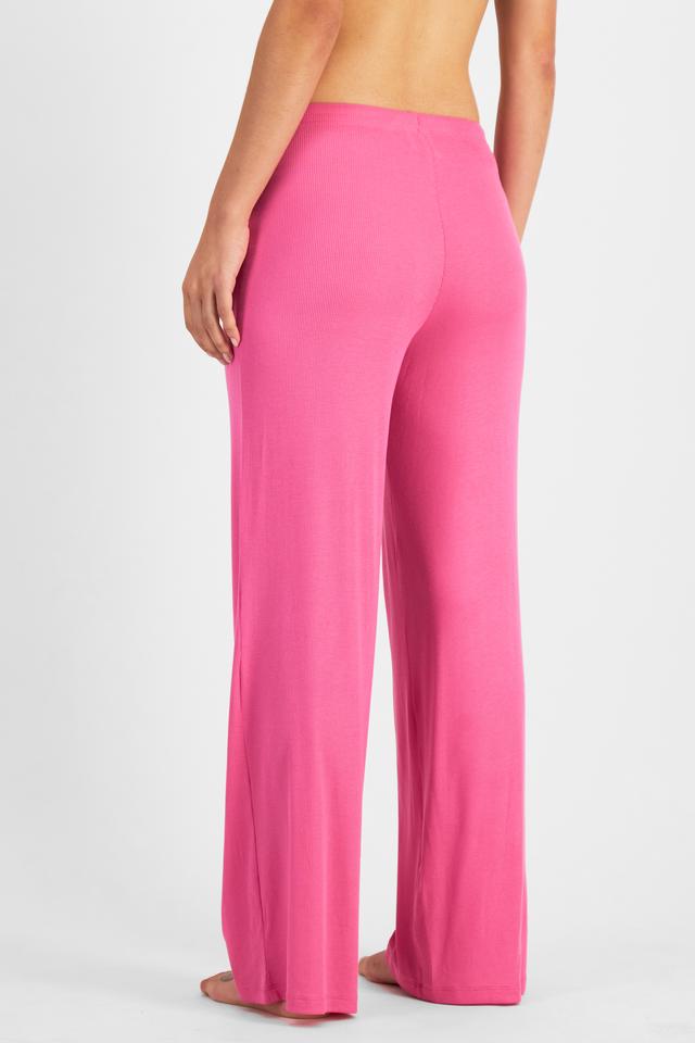 Tiana (She/Her) wears size S and is 176cm tall