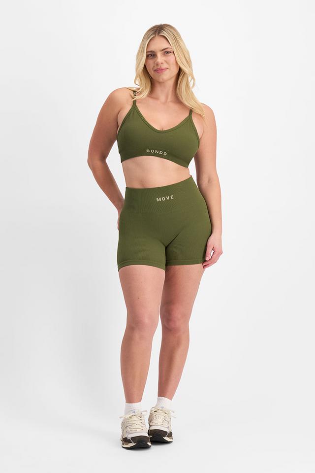 Zoe (She/Her) wears size Large and is 170cm tall with 98cm chest and 85cm waist