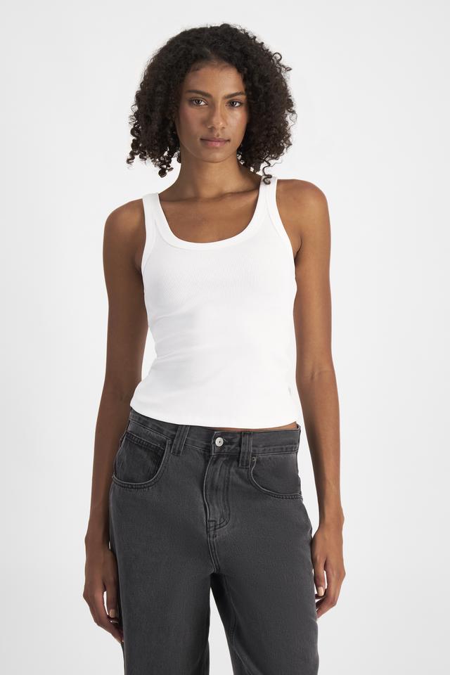Norway (She/Her) wears size S and is 178cm tall with 82cm chest and 69cm waist