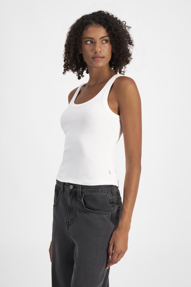 Norway (She/Her) wears size S and is 178cm tall with 82cm chest and 69cm waist