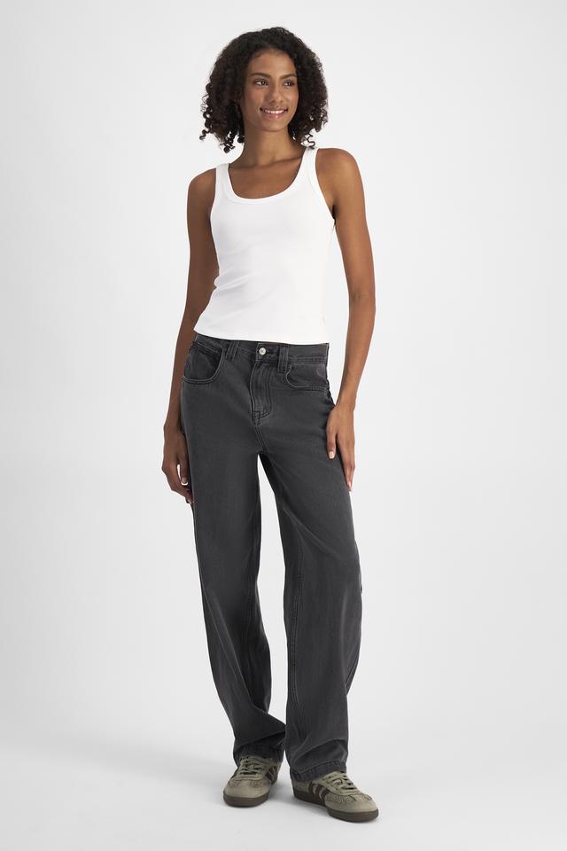 Norway (She/Her) wears size S and is 178cm tall with 82cm chest and 69cm waist