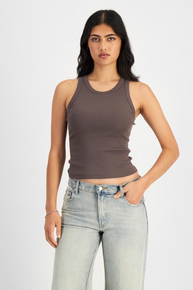 Tiana (She/Her) wears size S and is 176cm tall