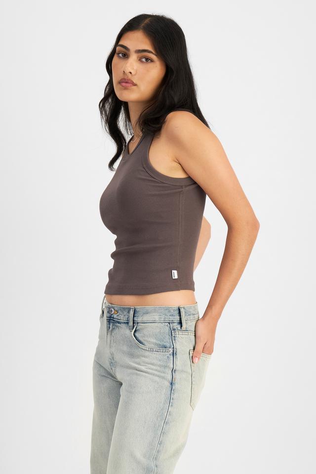Tiana (She/Her) wears size S and is 176cm tall
