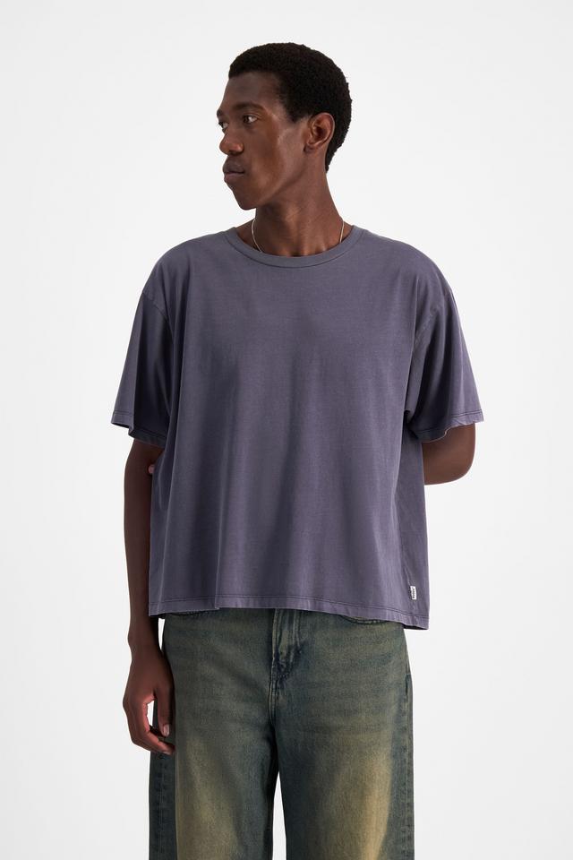 Emmanuel (He/Him) wears size M and is 182cm tall with 93cm chest and 73cm waist