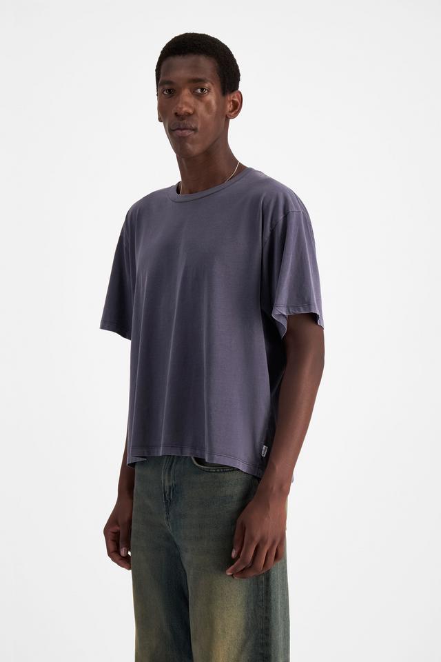 Emmanuel (He/Him) wears size M and is 182cm tall with 93cm chest and 73cm waist