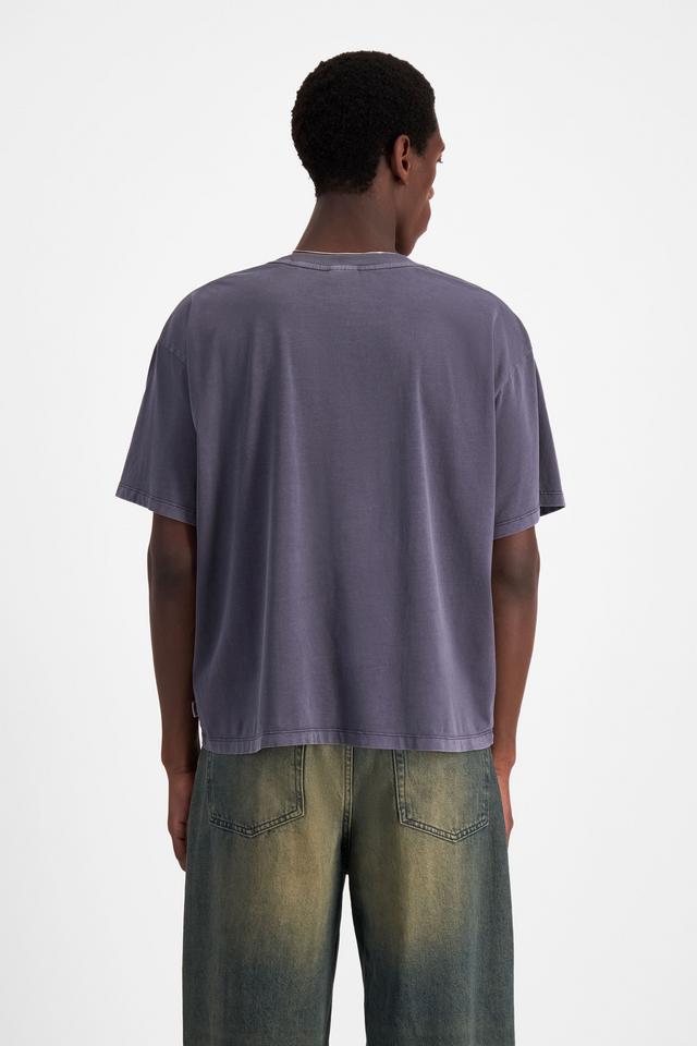 Emmanuel (He/Him) wears size M and is 182cm tall with 93cm chest and 73cm waist