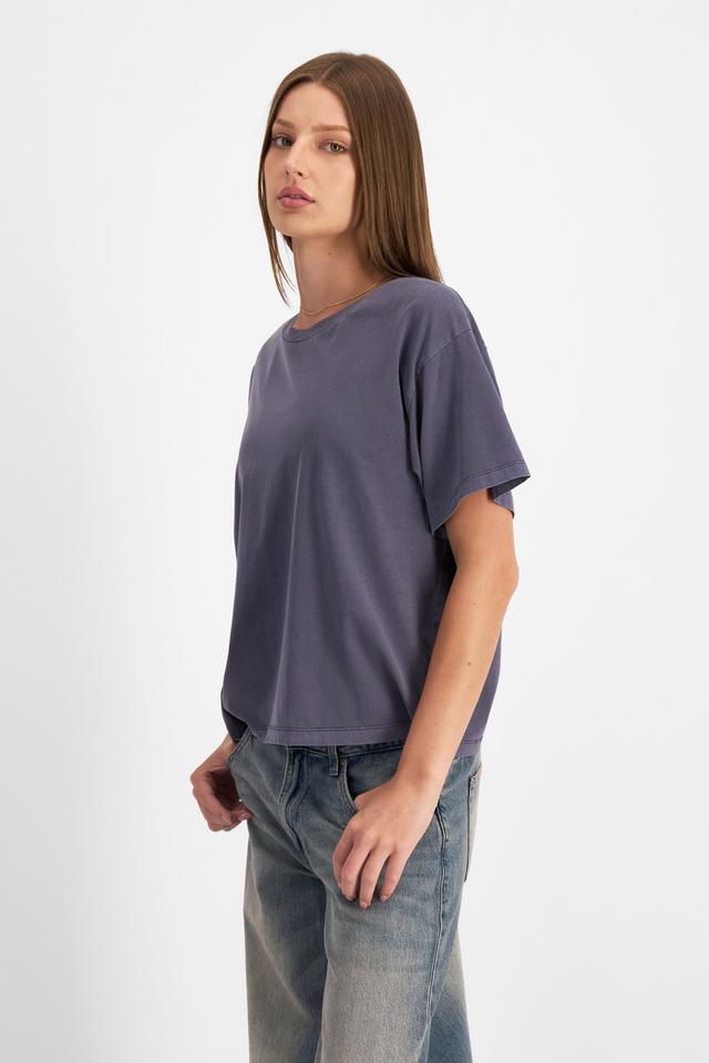 India (She/Her) wears size M and is 180cm tall with 88cm chest and 26cm waist
