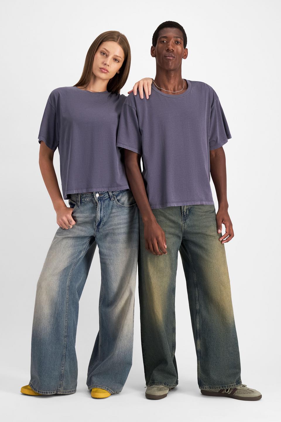 India (She/Her) wears size M and is 180cm tall with 88cm chest and 26cm waist & Emmanuel (He/Him) wears size M and is 182cm tall with 93cm chest and 73cm waist