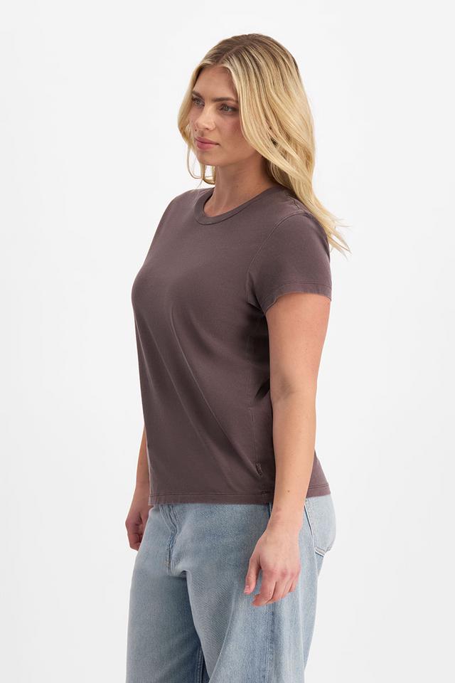 Zoe (She/Her) wears size L and is 170cm tall with 98cm chest and 85cm waist