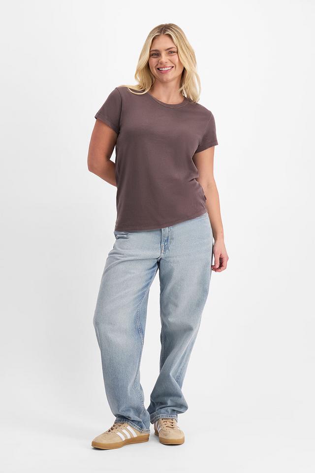 Zoe (She/Her) wears size L and is 170cm tall with 98cm chest and 85cm waist